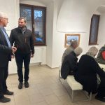 Od fotografie ke sklu: Stanislav Klváček vystavuje v plánské Galerii Fara