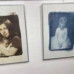 Od fotografie ke sklu: Stanislav Klváček vystavuje v plánské Galerii Fara