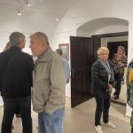Od fotografie ke sklu: Stanislav Klváček vystavuje v plánské Galerii Fara