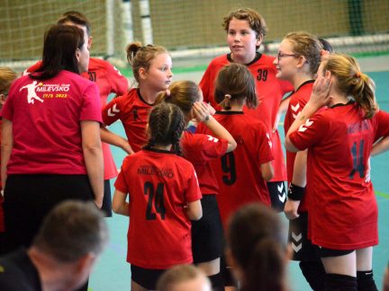 Kam za sportem: Derby v krajské soutěži, házenkářské turnaje nebo florbalové play off