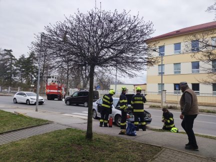 Nehoda na přechodu pro chodce v Táboře zneklidnila místní. Vůz nikoho nesrazil, uvedla policie