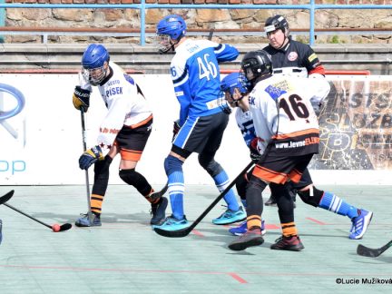 Hokejbaloví dorostenci Písku vedení s Kelty neudrželi, o play off rozhodne poslední kolo
