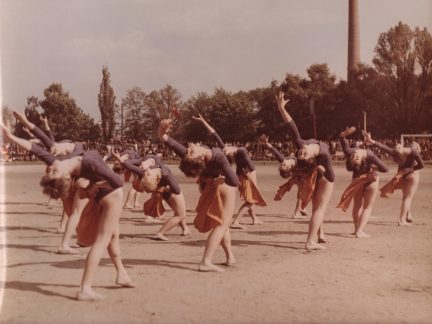 Anketa: Písecké spartakiády ožily ve vzpomínkách seniorů. Historik Duda připomněl masová cvičení 
