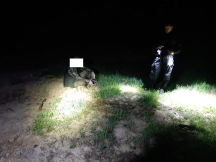 Tři kopáče vltavínů odhalili policisté na Prachaticku