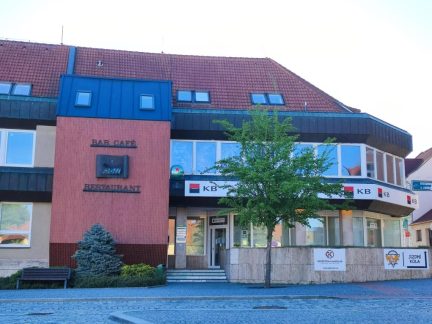 Záchranáři k vážnému incidentu v Milevsku: jednoho muže útočník bodl do hrudníku