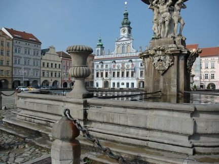 Divadlo jsou emoce a láska. Tylův spolek se představí v budějovické radnici
