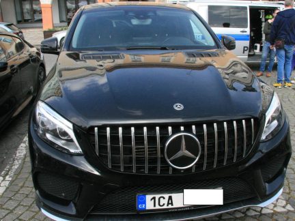 Policie hledá svědky loupežného přepadení na Budějovicku. Pachatel měl mluvit s jedním z projíždějících řidičů