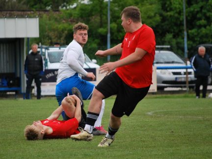 Fotbal: Čtyřem Dvorům zajistil výhru kapitán. Jaro je lepší než podzim, potvrdilo derby