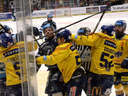 Fyzická síla do obrany! Motor posílí obrovitý reprezentační obránce Vála