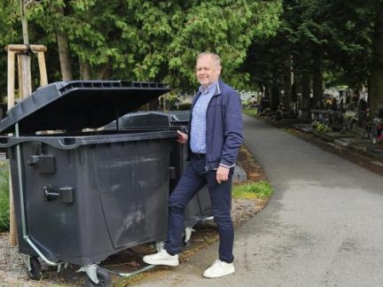 Nášlapné kontejnery si obyvatelé Jindřichova Hradce chválí. Další přibyly na hřbitově
