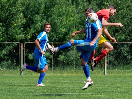 Chvalšiny slaví sladkou tečku za hořkou sezonou, favorit z Ledenic odjel s debaklem