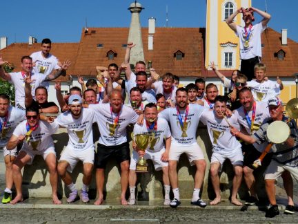 Kaplice slaví postup do krajského přeboru! Zlatce nedovolila ani gól