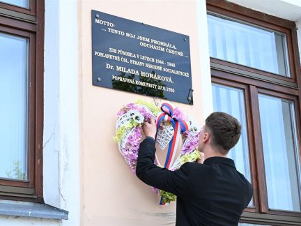 Od popravy Dr. Milady Horákové uplyne 75 let, studenti obchodní akademie si připomněli její osud