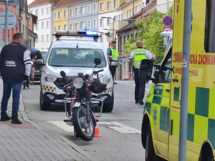AKTUALIZOVÁNO: U gymnázia v Milevsku srazil motorkář chodkyni