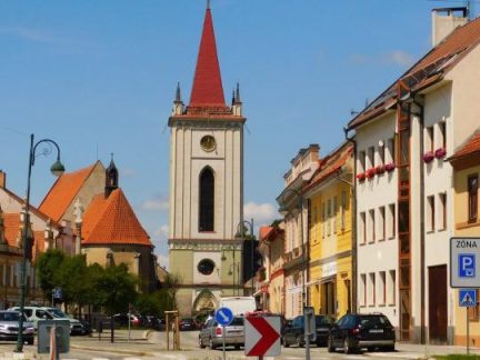 Blatná se chce pustit do boje s vizuálním smogem. Začne revizí reklamních ploch ve městě