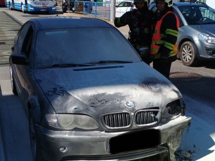 Dopravu v Budějovicích zkomplikoval požár osobního auta