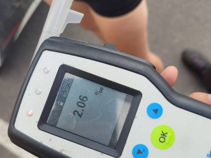Opilá řidička havarovala u Černých mostů v Táboře. Odstavila auto a snažila se zmizet pěšky