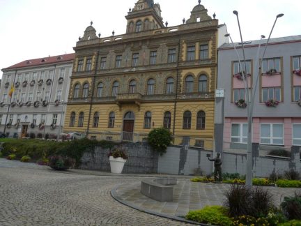 Hřiště nebo parkoviště? Dvě skupiny obyvatel Strakonic mají o místě odlišnou představu