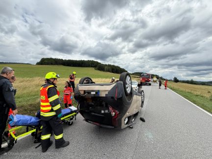 AKTUALIZOVÁNO: Nehodu u Chvalšin záchranářům nahlásilo auto. Na místo letěl vrtulník