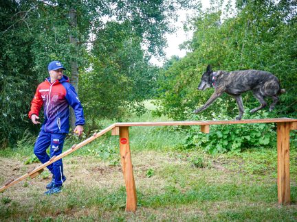 Strakonice slavnostně otevřely nové psí hřiště za čističkou