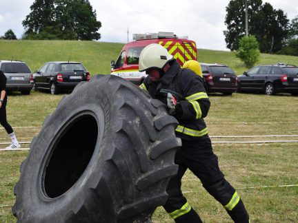 VIDEO: Železní hasiči v Klisinci opět ukázali, co v nich je. Předvedli sílu, odvahu i emoce
