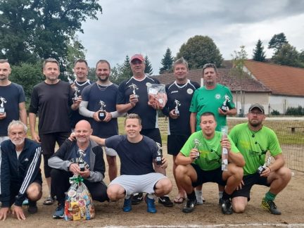 Pohodová sobota v Myslíně: Nohejbalový turnaj ovládl tým Neřvi