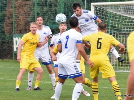 Semice ani napodruhé nebodovaly, těsnou výhru odvezl Hradec