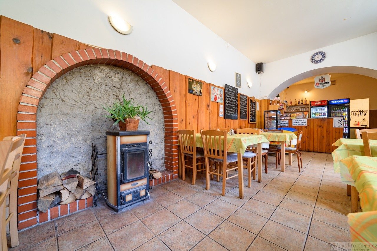 Prodej lesní a výletní restaurace Harrachovky v údolí Lužnice u Tábora, tábořiště a penzion.-5