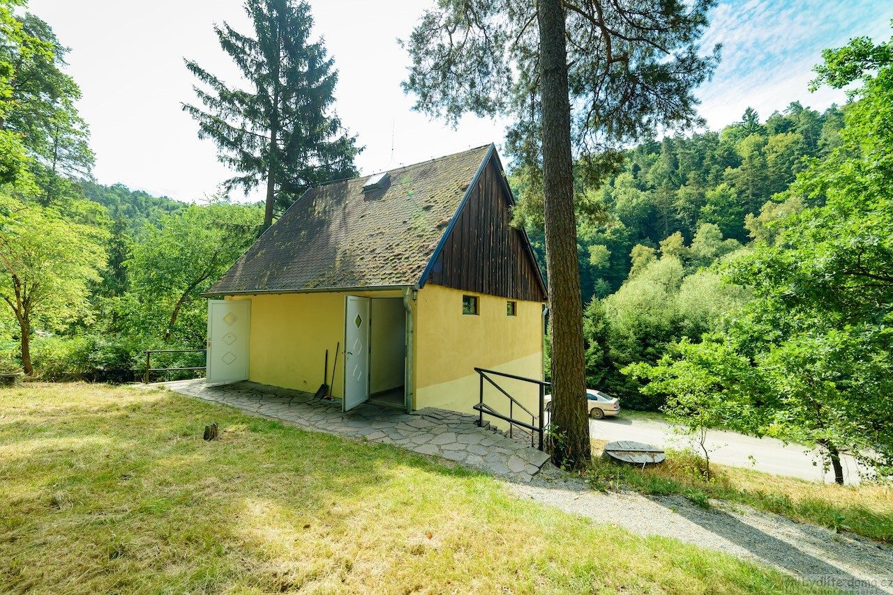 Prodej lesní a výletní restaurace Harrachovky v údolí Lužnice u Tábora, tábořiště a penzion.-8