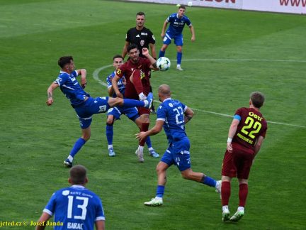 VIDEO: Táborsko zvládlo souboj o nejvyšší příčky. O body ho nepřipravila ani hrubka v závěru