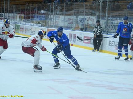 VIDEO: Hokejisté Tábora rozstříleli mladíky Salcburku. Brankář Žajdlík vychytal čisté konto