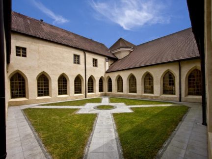 Rajský dvůr minoritského kláštera v Jindřichově Hradci dostane novou tvář