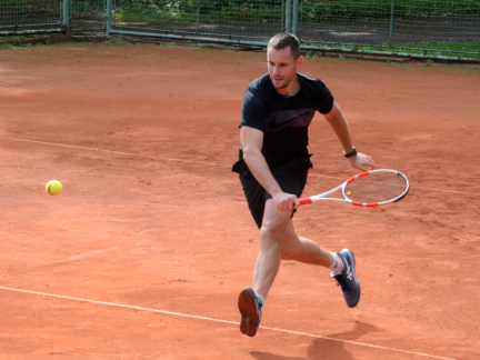 Tomáš Kainráth na Masters využil absence vítěze seriálu