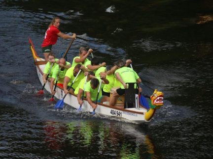 Tipy na víkend na Strakonicku: Dračí lodě, hruškobraní i hudební festival