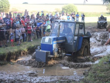Traktoriáda v Ratajích byla letos rekordní. Přijelo 39 traktorů
