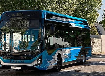 Cestující v Českém Krumlově si budou moci vyzkoušet jízdu elektrobusem