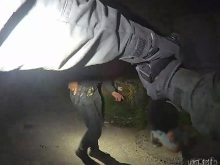 Zdrogovaný muž vylezl po hromosvodu do pokoje ve čtvrtém patře ubytovny. Vyděsil obyvatele