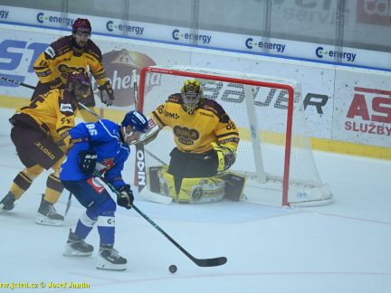 VIDEO: Kohouti zvládli premiéru v Maxa lize skvěle! Obhájci titulu z Jihlavy nasypali v mlhovém oparu šest kousků