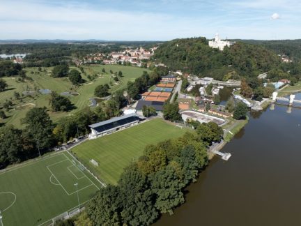 Hluboká nad Vltavou bude mít nový zimní stadion