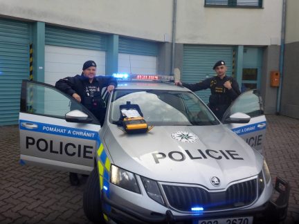 Dorazili jako první, zachránili život. Záchranáři poděkovali policistům a hasičům