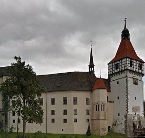 Exponáty v zámku Blatná ohrožuje vlhkost. Pomůže nový odvlhčovač