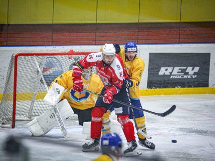Vyrovnanou partii mezi Králi a Bruslaři rozhodl zkušený Lukáš Endál