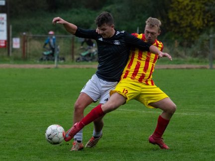 Fotbal: Trenér přišel z lavičky a přepsal scénář. Chvalšiny v závěru zlomily Včelnou