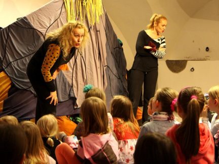 Program na Táborsku láká o víkendu na háčkovací maraton, loutkový festival nebo lampionový průvod