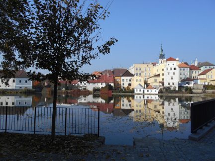 Škola na cestách z Jindřichova Hradce se sama rozpustila. Podle školní inspekce neměla rozvrh a neučila každý den