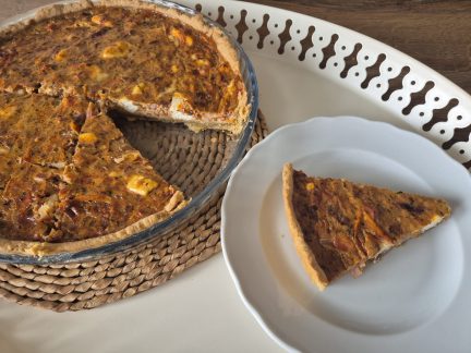 DOBROTY: Quiche s kozím sýrem a rajčaty
