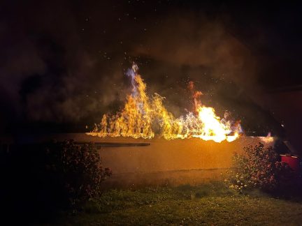 V Čenkově u Malšic shořela stodola se senem