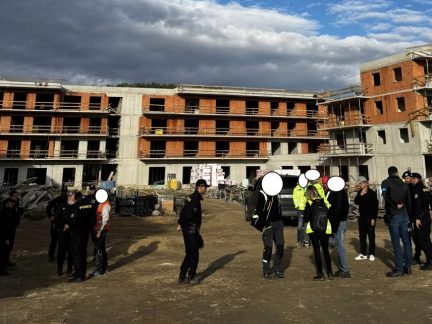 V Hluboké nad Vltavou pracovali cizinci na černo. Odhalila je policie při zátahu