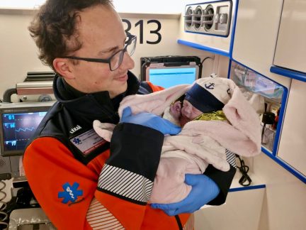 Do nemocnice to nestihli. Malý Vašek z Jindřichohradecka přišel na svět doma