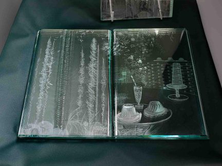 Mistři rytého skla, umělci a výtvarníci se představí na budějovické radnici